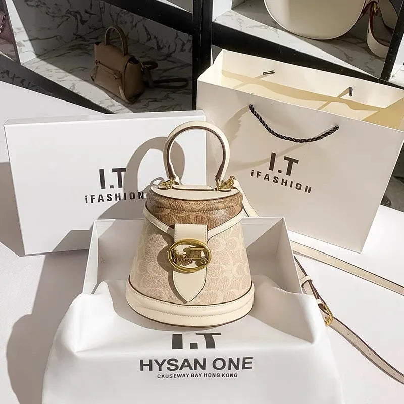 New minimalist and fashionable small handbag,